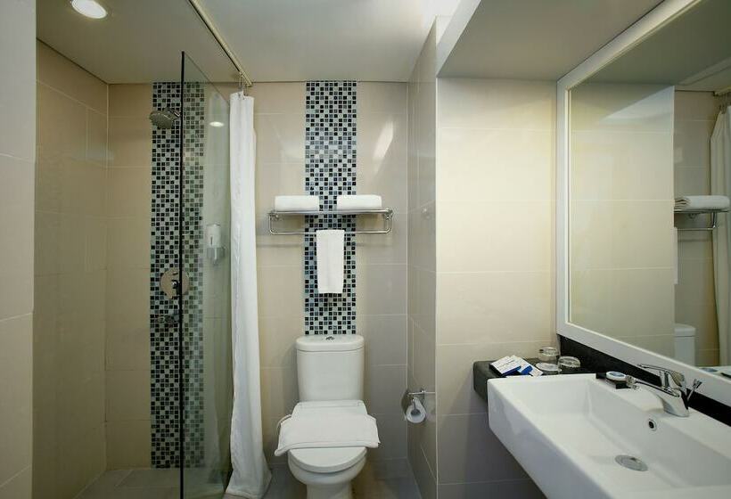 Superior Rum, Batiqa Hotel & Apartments Karawang