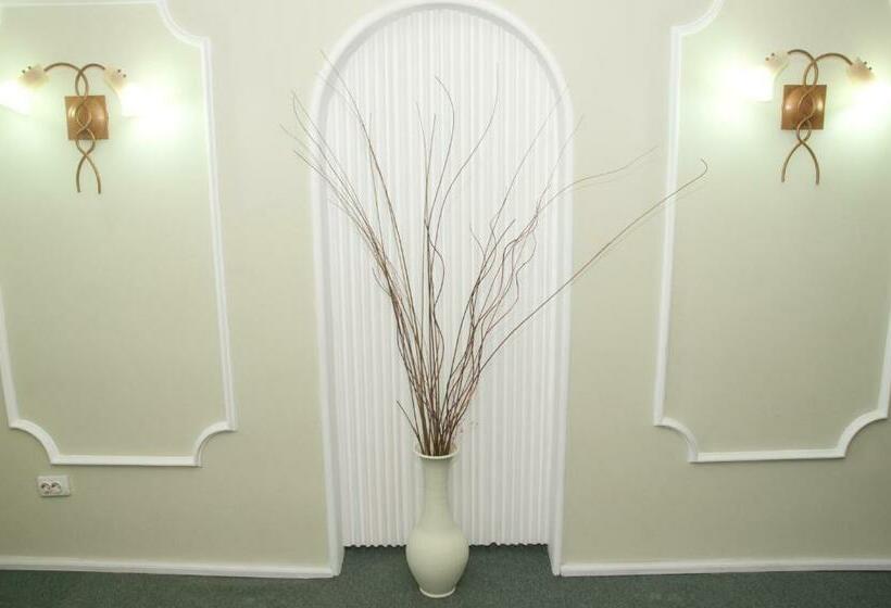 带阳台套房, Boryana