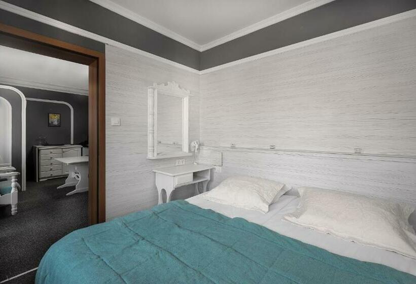 带阳台套房, Boryana