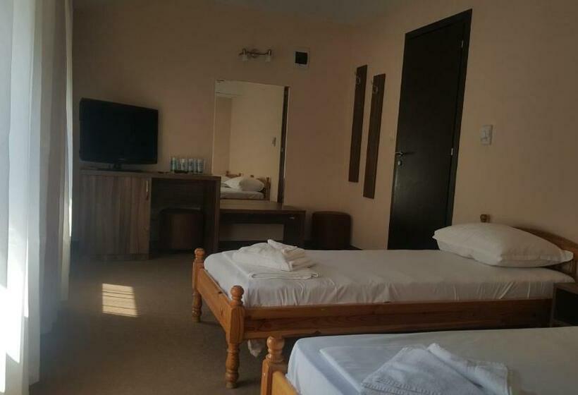 غرفة قياسية رباعية, Liani