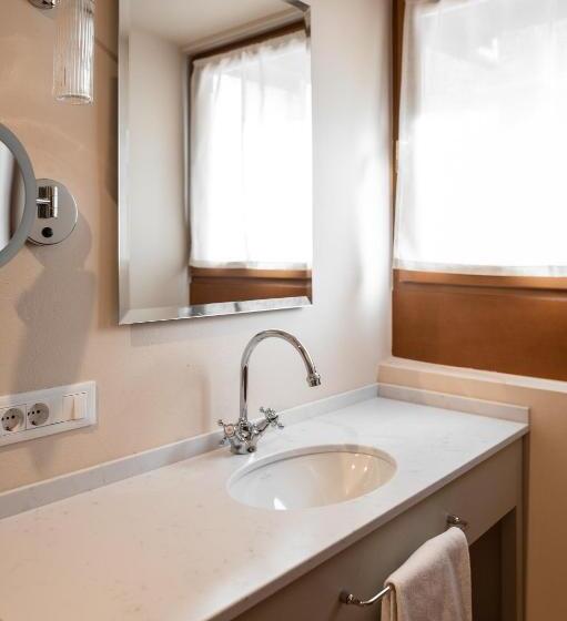 Deluxe Szoba Erkéllyel, Leuchtenburg Am See