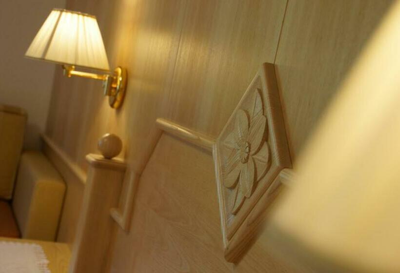 标准间, Pensione La Müda