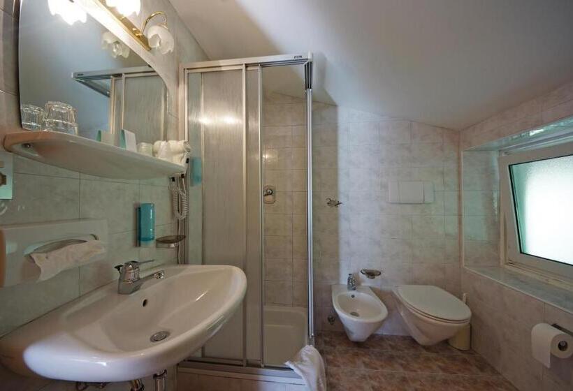 高级大房间, Pensione La Müda