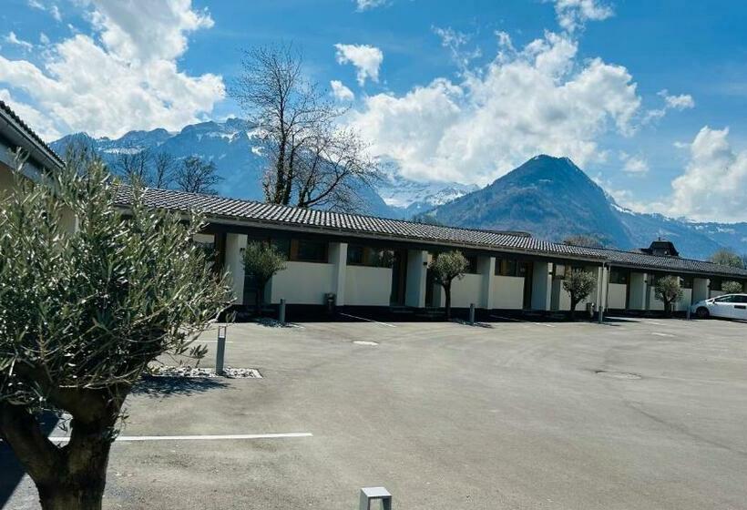 חדר סטנדרט, The River Village