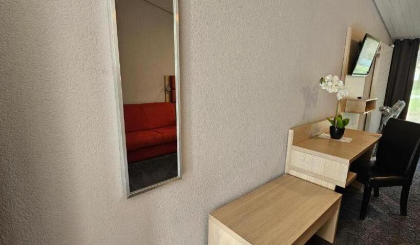 חדר סטנדרט, The River Village