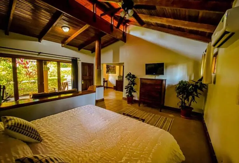 سوییت سوپریور, Jaco Hotel Docelunas