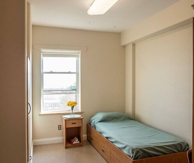 침실 4개 아파트, Mount Saint Vincent University Residence Hostel