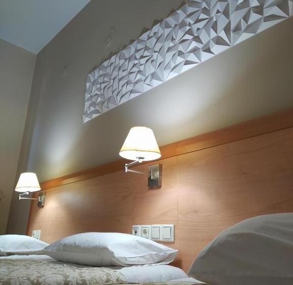 חדר סטנדרט לשלושה, Plaz