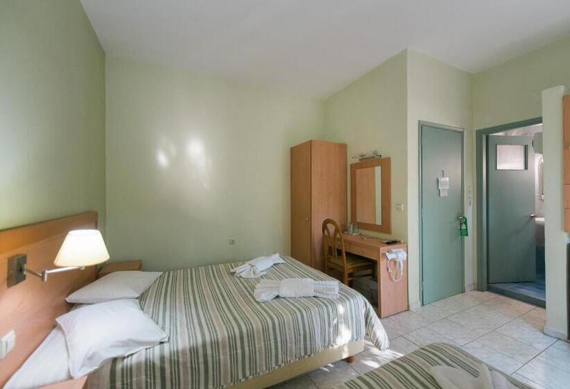 חדר סטנדרט לשלושה, Plaz