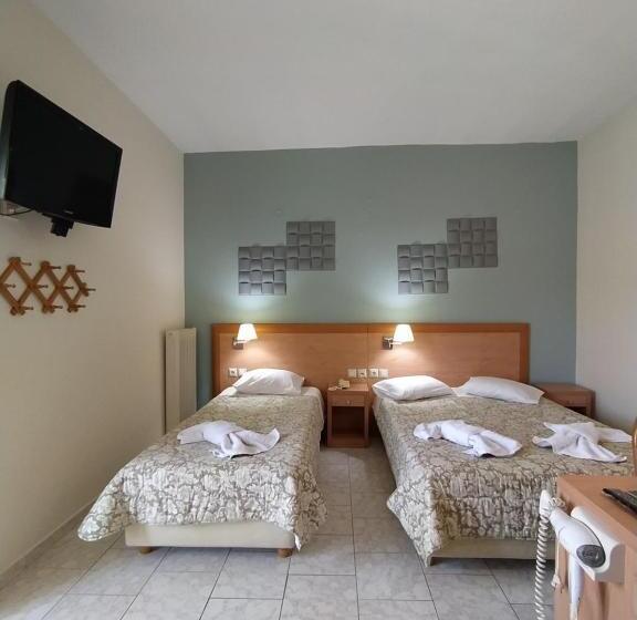 חדר סטנדרט לשלושה, Plaz