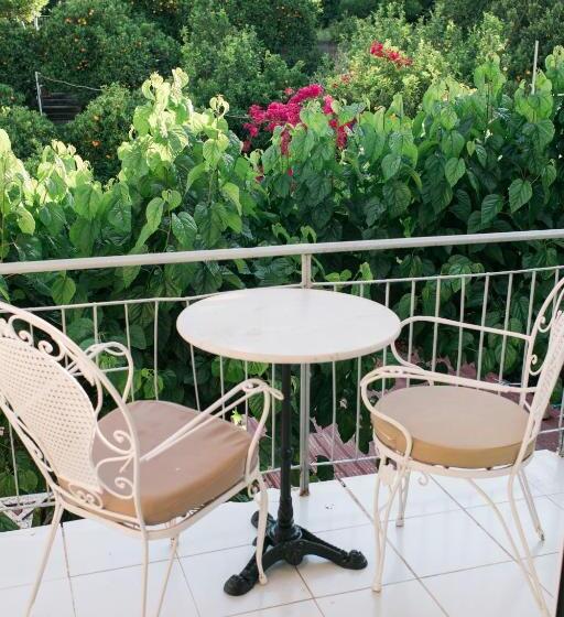 חדר סטנדרט לשלושה, Plaz