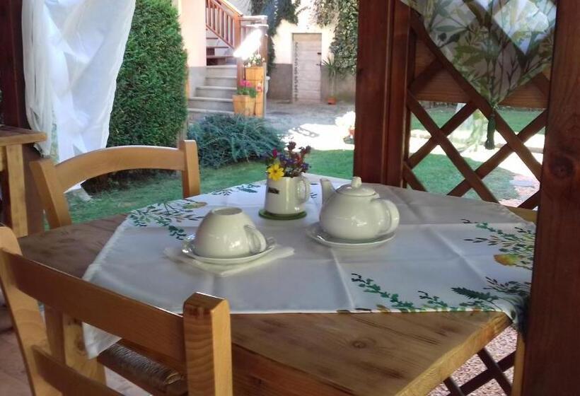 חדר לארבעה סטנדרטי עם מרפסת, B&b Al Larice