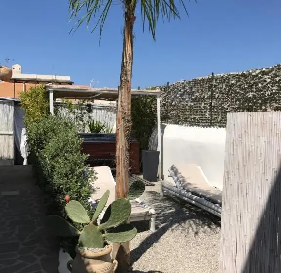 Standard Kolmen Hengen Huone Sivuttainen Merinäkymä, B&b Le Sette Vele Da Riccardo