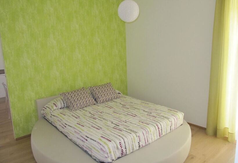 דירת חדר, Amico Country House