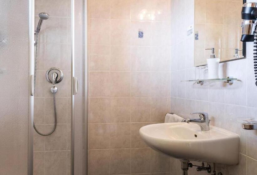 חדר סטנדרט לשלושה עם מרפסת, Garni Schorneck