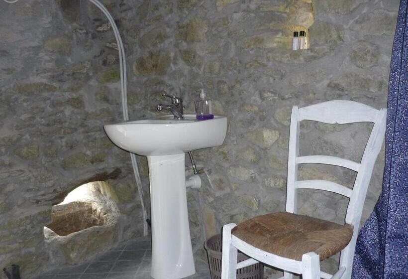 Standard room with outdoor bath, La Ratatouille Agriturismo