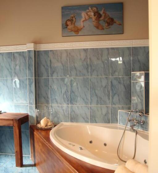 バス共有のスタンダードルーム, Uma Rosa