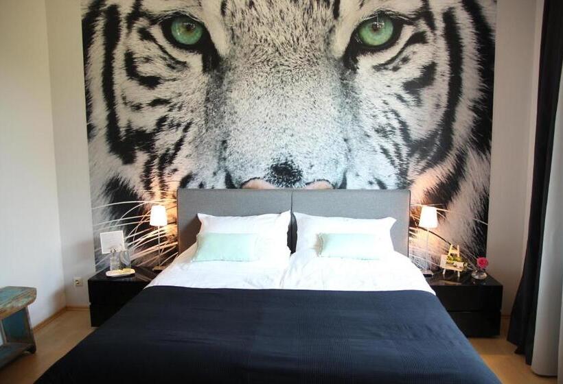 バス共有のスタンダードルーム, Uma Rosa