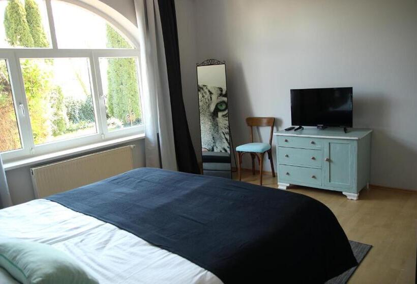 バス共有のスタンダードルーム, Uma Rosa