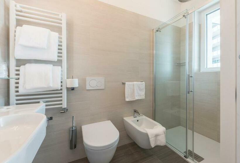 스탠다드 트리플 룸, Hesperia Hotel & Residence