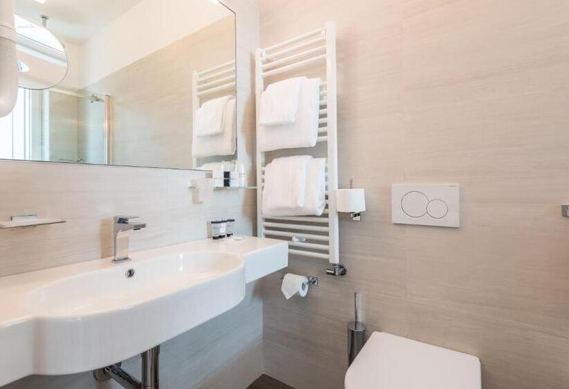Люкс 2 Спальни, Hesperia Hotel & Residence