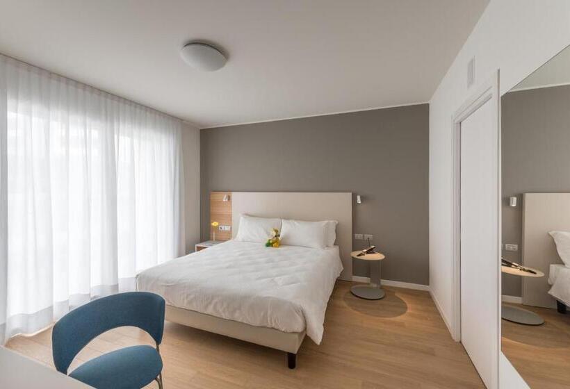 침실 3개 아파트, Hesperia Hotel & Residence