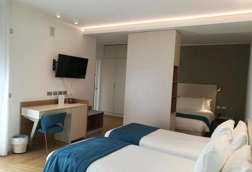 4인용 스탠다드 룸, Hesperia Hotel & Residence