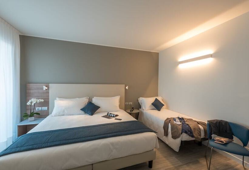 스탠다드 트리플 룸, Hesperia Hotel & Residence