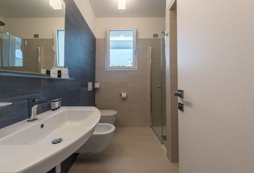 스탠다드 트리플 룸, Hesperia Hotel & Residence