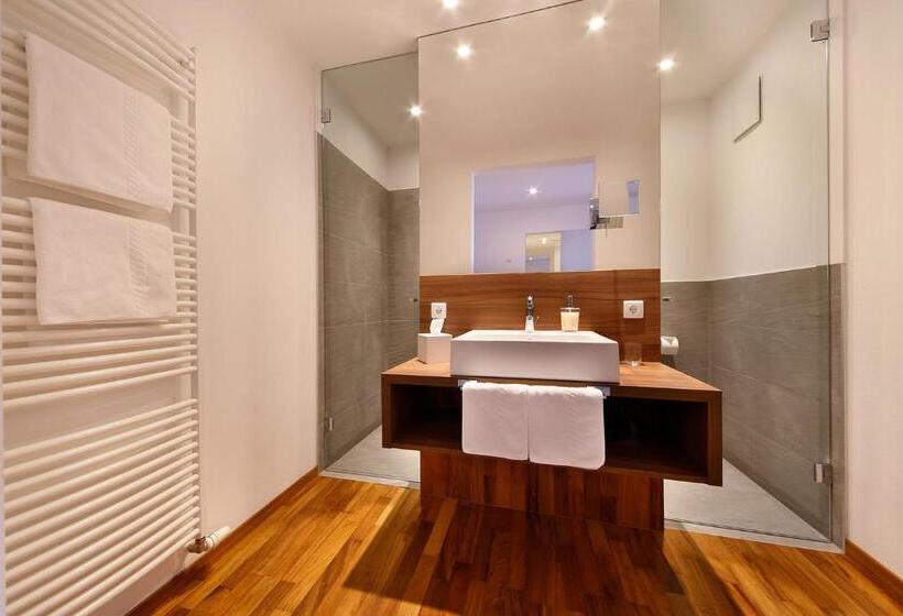 Comfort room with balcony, Appartement Kroneliving