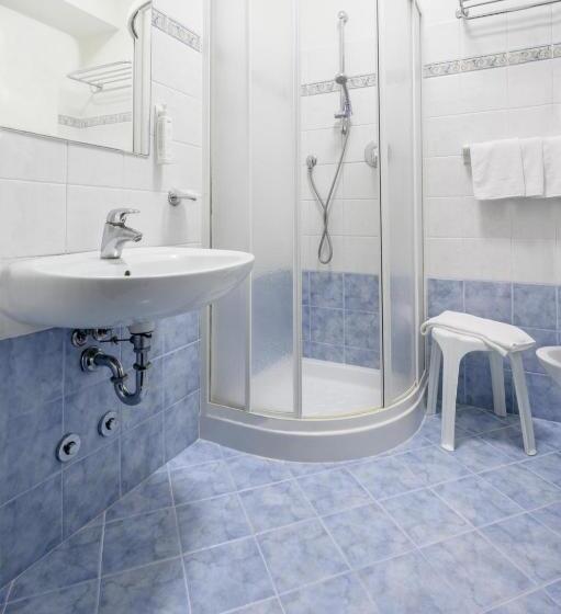 Quarto Triplo Estandar, Atlas