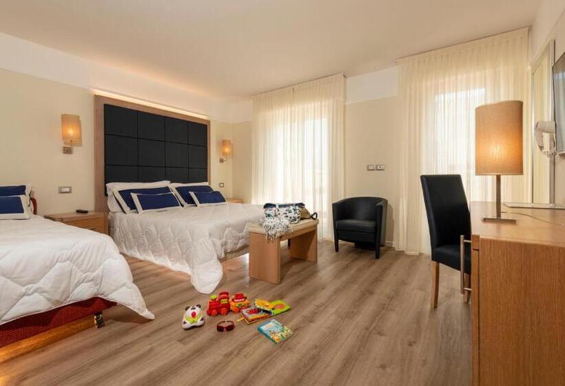 Quarto Familiar, Atlas