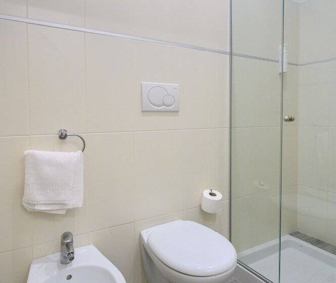 Quarto Familiar, Atlas