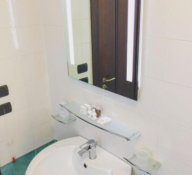 غرفة قياسية رباعية, Corallo