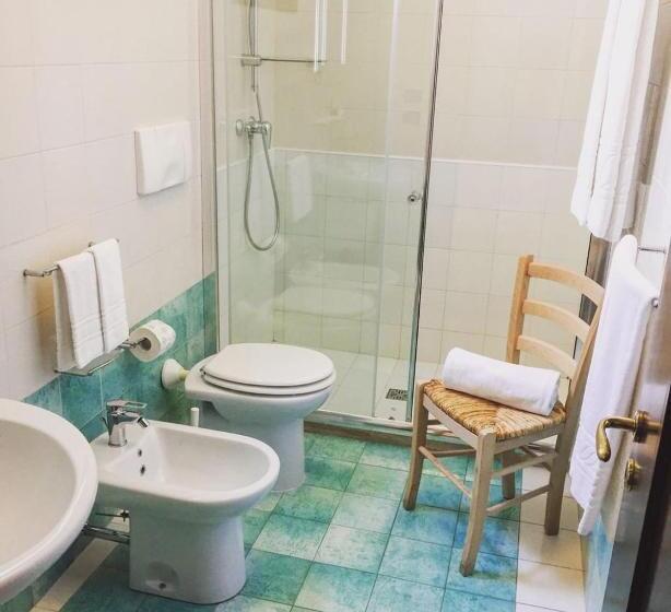 غرفة قياسية مطلّة علي البحر مزوَّدة بشُرفة, Corallo