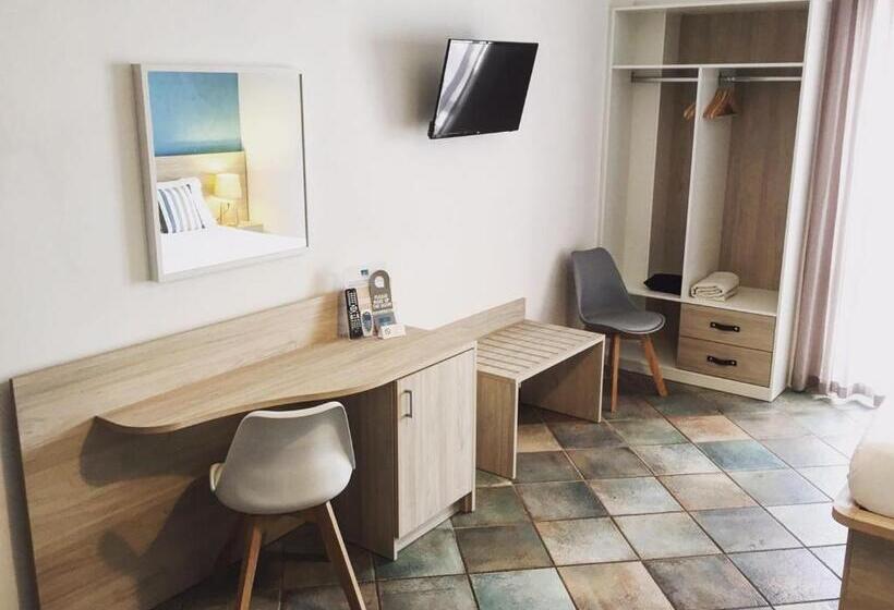 غرفة قياسية رباعية مطلة على البحر, Corallo