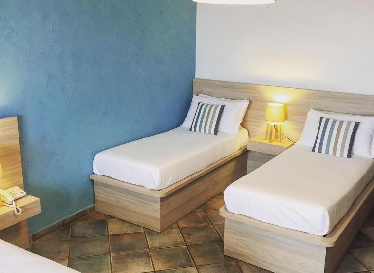 غرفة قياسية رباعية مطلة على البحر, Corallo