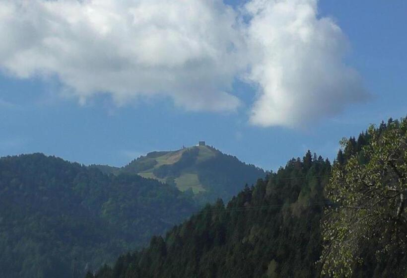 Номер Стандарт Трехместный, Galles