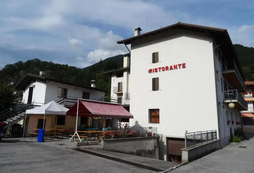 Standard Kolmen Hengen Huone, Galles