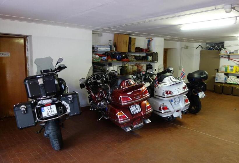 חדר סטנדרט לשלושה, Galles