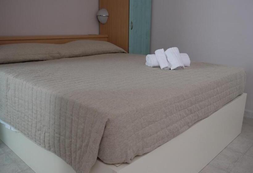 패밀리 룸, La Buca Del Gatto