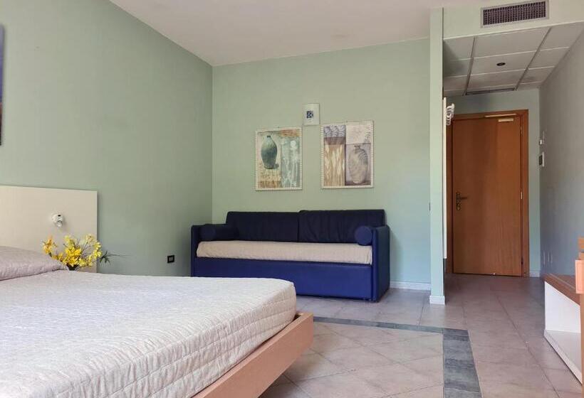 패밀리 룸, La Buca Del Gatto