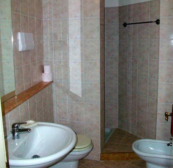 غرفة قياسية مطلّة علي البحيرة, La Romantica