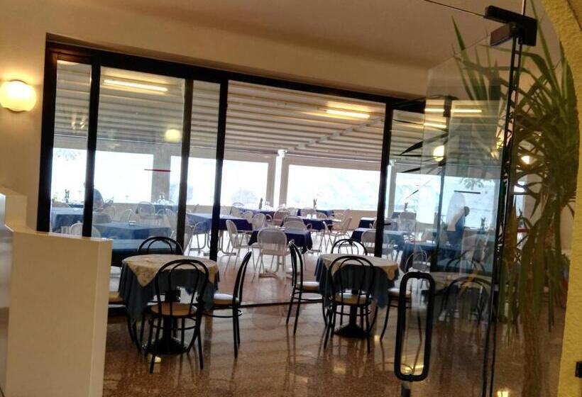 غرفة قياسية ثلاثية, La Romantica