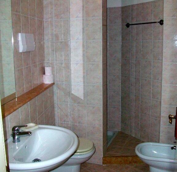 غرفة إقتصادية, La Romantica