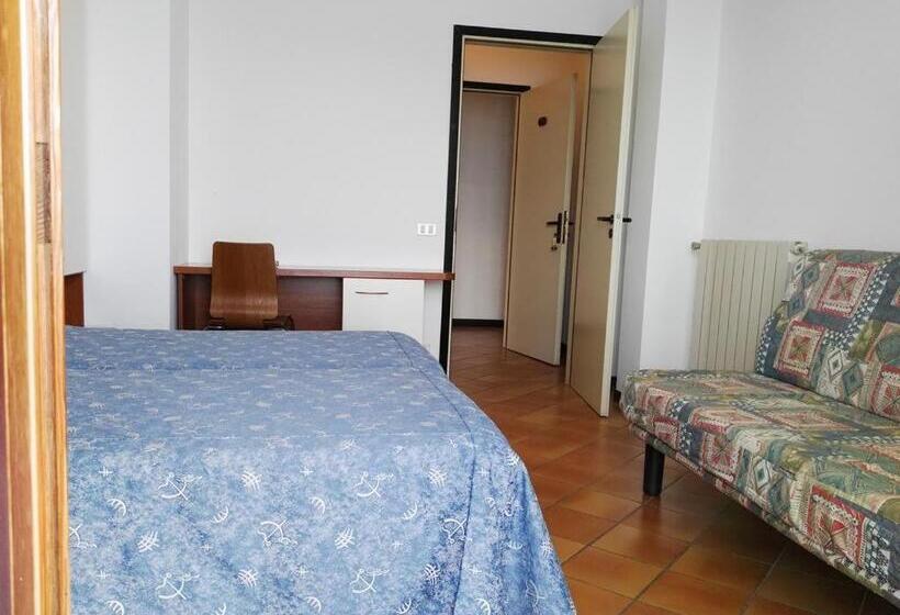 غرفة إقتصادية ثلاثية, La Romantica