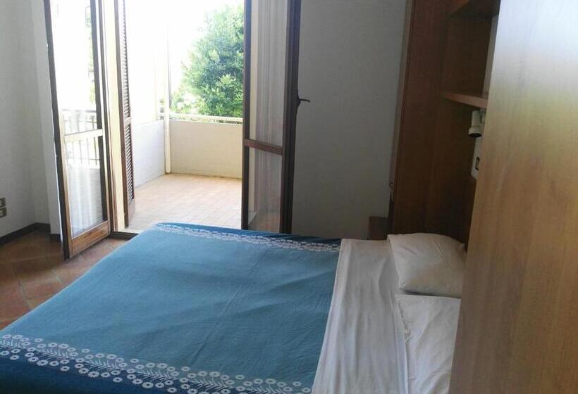 غرفة إقتصادية ثلاثية, La Romantica