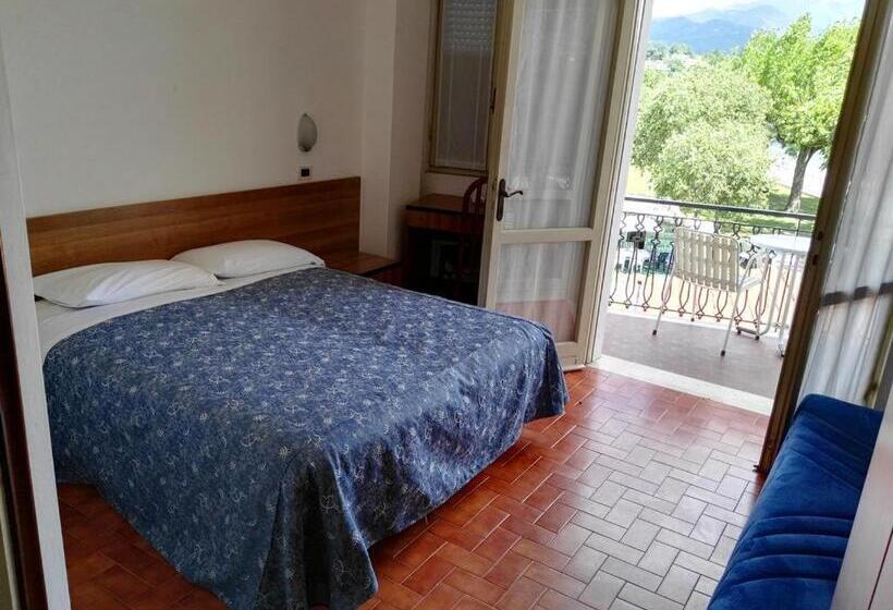 غرفة كومفورت ثلاثية, La Romantica