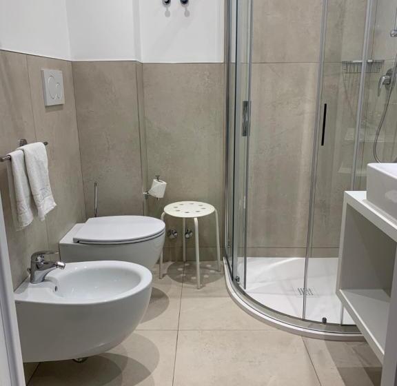 غرفة قياسية ثلاثية ذات إطلالة جانبية على البحر, Nizza Frontemare Superior 3 Stelle