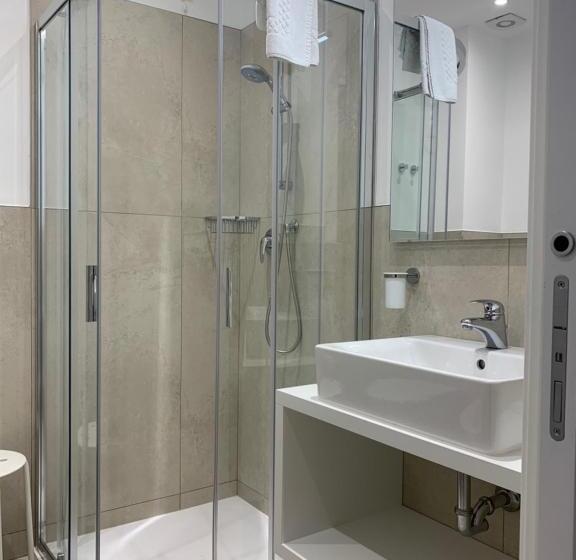 غرفة عائلية ذات إطلالة جانبية على البحر, Nizza Frontemare Superior 3 Stelle